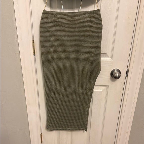 SHEIN Green Ribbed Asymmetrical Bodycon Top & Skirt #448 - Picture 3 of 10